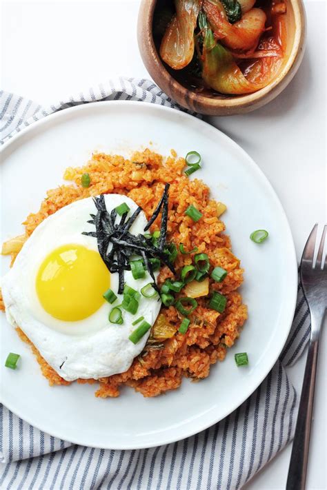 Kimchi fried rice with seafood (haemul kimchi bokkeumbap: Kimchi Fried Rice (Kimchi Bokkeumbap) Recipe | Couple Eats ...