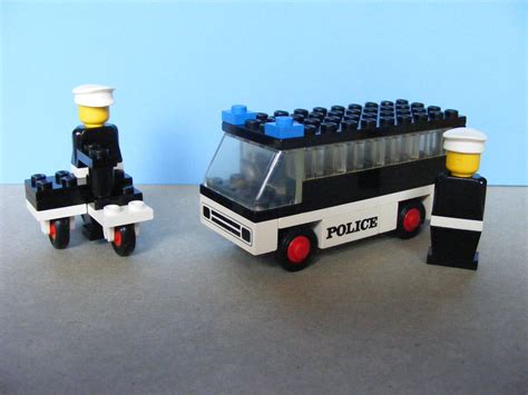 Lego Police Units 445 1976 Police Units From Lego Set 4 Flickr