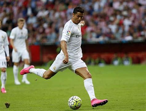 Real Madrid Ronaldo A Shooting Star Just Missing A Goal
