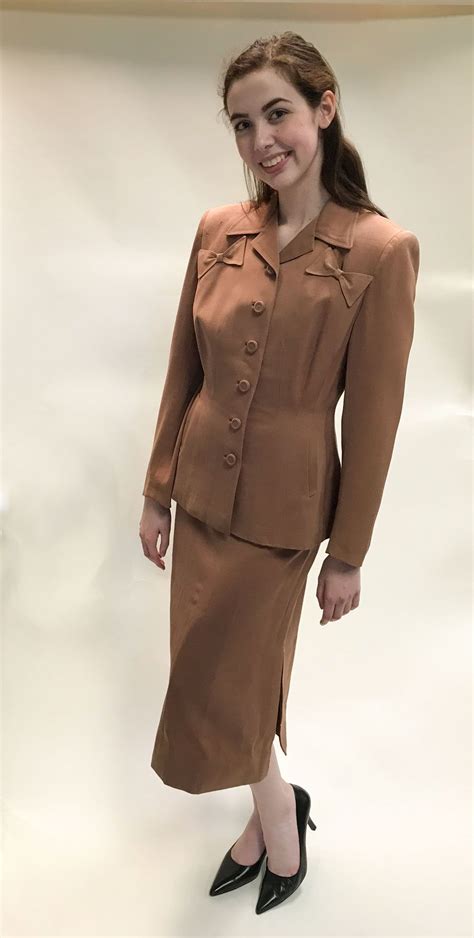 Beautifully Tailored 1940 S Gabardine Suit Classic Look 1940s Outfits Vintage Ladies