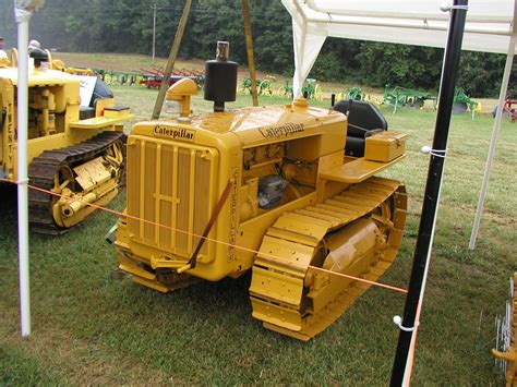 Caterpillar R2 Antique Tractors Tractors Heavy Equipment
