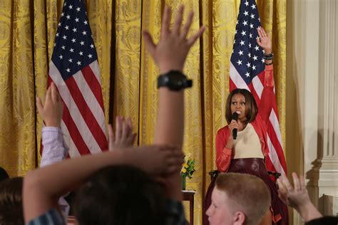 Girl Gives Jobless Dads Résumé To First Lady Michelle Obama