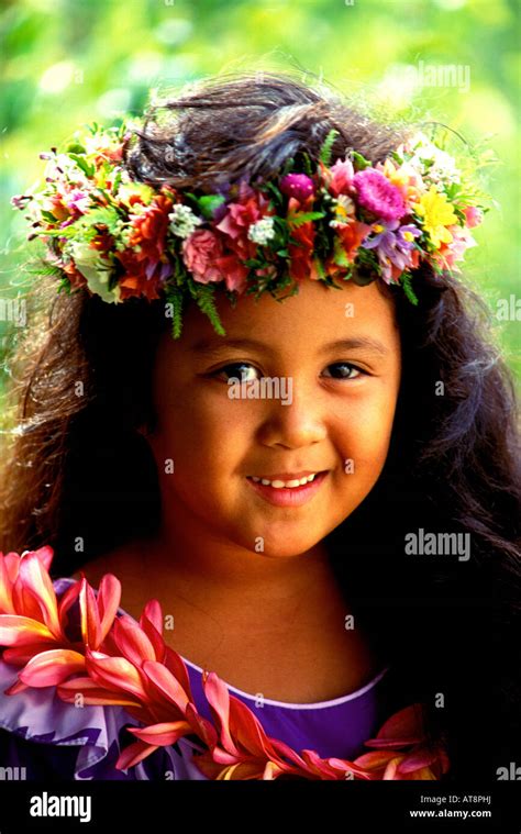 Hawaii Beautiful Hawaiian Girl Wearing Hi Res Stock Photography And