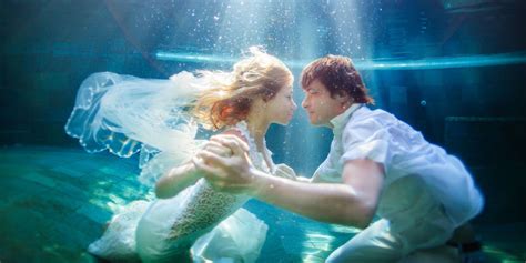 Underwater Wedding Photography Is Trending With Brides And