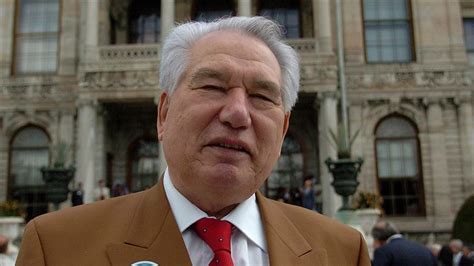Cengiz aytmatov'un hayatı, edebi kişiliği, eserleri kitapları romanları özellikleri hakkında bilgi. Selvi Boylum Al Yazmalım'ın yazarı: Cengiz Aytmatov