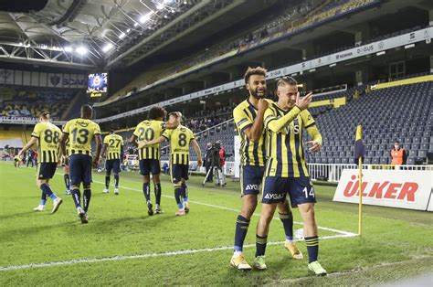 Fenerbahçe spor kulübü, 'fenerbahçe sports club'), commonly known as fenerbahçe (/fəˈnɛərbɑːtʃeɪ/, turkish: Fenerbahçe back in race as Erol Bulut returns to his classic game | Daily Sabah