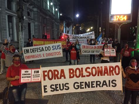 A manifestação contra jair bolsonaro interdita as duas vias da avenida paulista na tarde deste sábado. PT, CUT, sindicatos e movimentos realizam ato por Fora ...