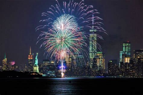 Között három estén át tartó fényfestéssel ünnepelnek. Szilveszter New Yorkban - csoportos utazás, Bono Utazási ...