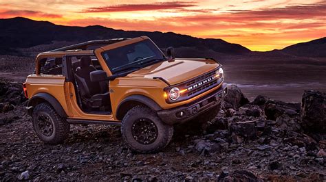 2021 Ford Bronco Buyers Guide Reviews Specs Comparisons