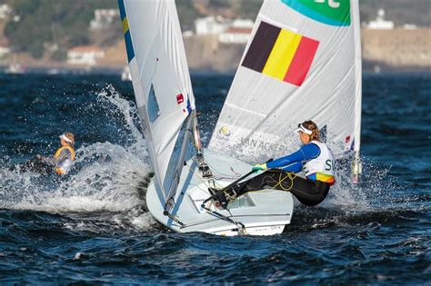 The laser radial is a variant of the laser standard, with shorter mast and reduced sail area, allowing light sailors to sail in heavy winds. Paris 2024: Laser Performance has a spray at ILCA