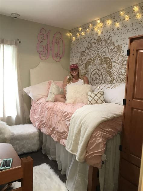 20 Cute Dorm Room Ideas