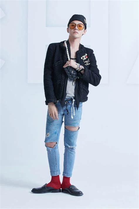 Korean news portal dispatch reported that blackpink's jennie has been secretly visiting the bigbang member's luxury seoul penthouse. Chanel shares photos of G-Dragon and Jennie | allkpop
