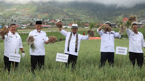 Kunjungi Solok Mentan Syl Dorong Pengembangan Integrated Farming