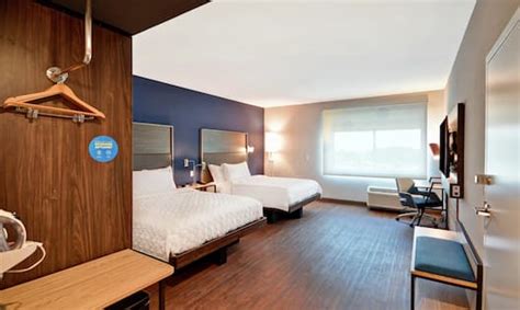 Tru By Hilton Hotel Rooms In Denver Pa