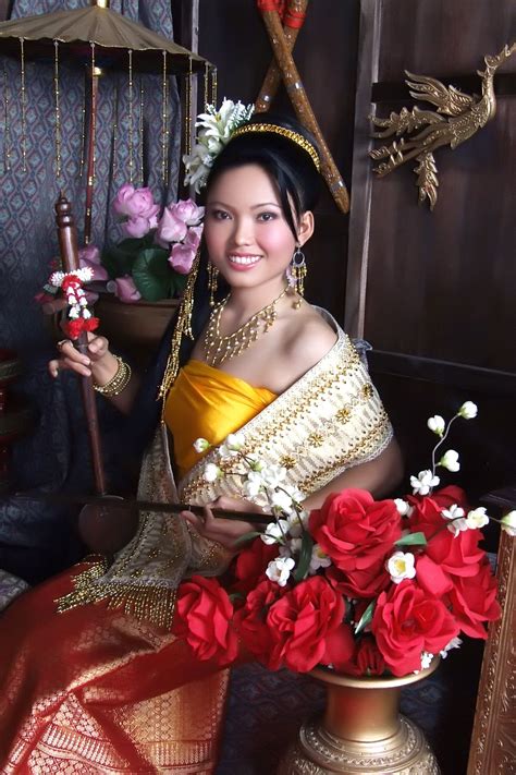 Lanna Thai traditional costumes -- | Thai traditional clothing, Traditional outfits, Fashion