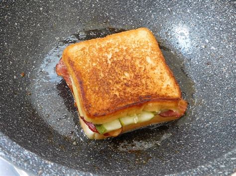 Naturally, conversation drifted towards grilled cheese at some point during our stay, and megan's younger cousin kasane mentioned she always puts pickles in her grilled cheese sandwiches! Dill Pickle Bacon Grilled Cheese | Thailand 1 Dollar Meals