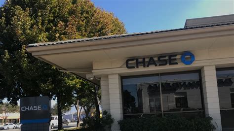 Salinas Police Chasing Clues In Bank Robbery