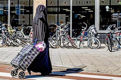 La Prohibición Del Burka Entra En Vigor Con Resistencia General En Países Bajos Mundua Gara