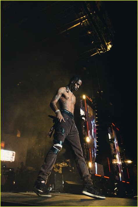 Travis Scott Injures Knee After Falling On Stage At Rolling Loud