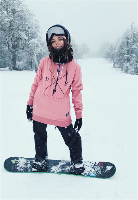 girl snowboard outfits