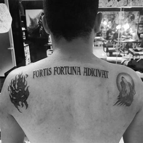 Apparently, the largest tattoo on his body was that of praying hands right smack in the middle of his this could be a nod to keanu reeves' native hawaiian heritage, and may also indicate john wick's. John wick tattoos | Tatuagens interessantes, Ideias de ...