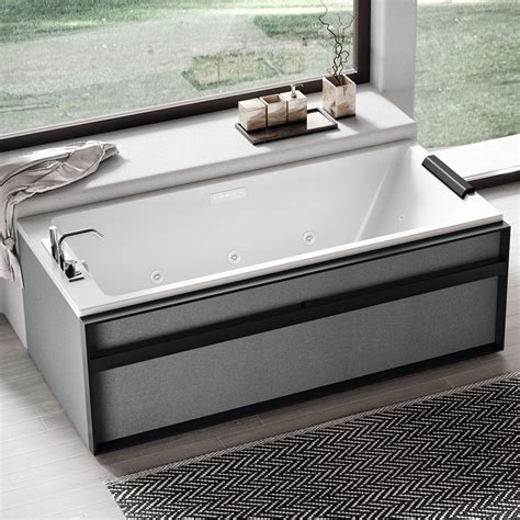 Square Bathtub STYLE NOVELLINI Free Standing For Homes