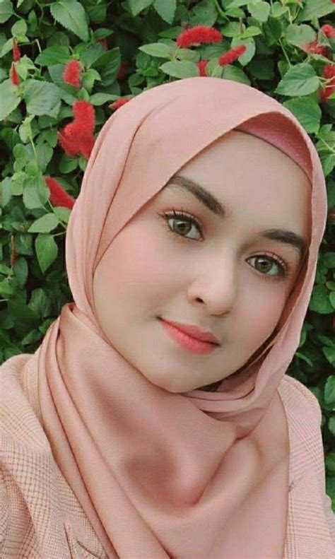 pin by putra bagus on jilbab cantik wanita cantik wanita jilbab cantik