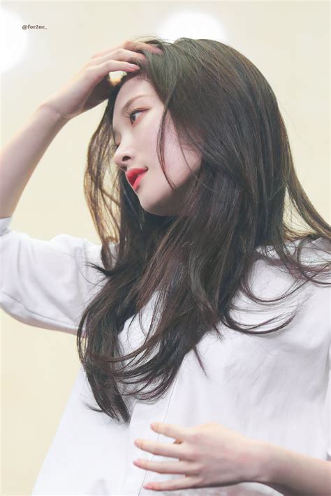 Pin By Kim Myungsoo On Jung Chaeyeon Long Hair Styles Hair Styles Beauty