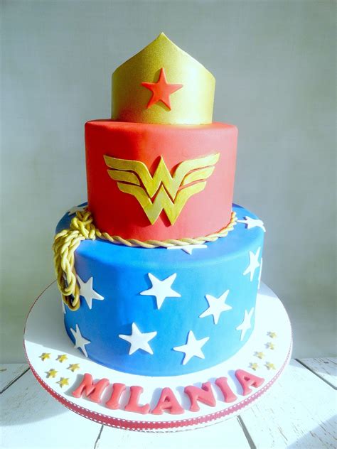 My Pink Little Cake Wonder Woman Theme Cake And Cookie Favors