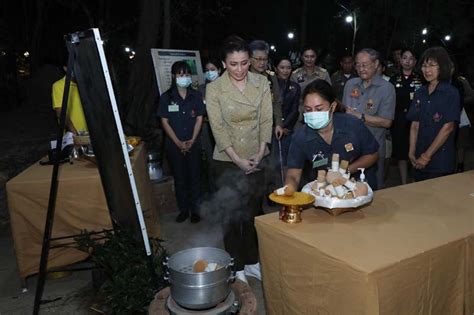หลังโฟนอินรายการ โหนกระแส เรื่องเมื่อ 3 ปีก่อน ผมขอโทษ ไพบูลย์ แสงเดือน รูปที่ 7 จาก 14 ในพระราชสำนัก - 'พระราชินี'เสด็จฯทอดพระเนตรโครงการสวน ...