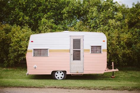 5 Vintage Camper Exterior Paint Options For Painting Your Camper