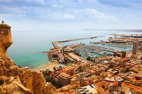 Vous profiterez jusqu'à la dernière minute du sable doré, de l'eau bleu turquoise et des baies cachées. Séjour linguistique à Alicante, Espagne | Ecoles d ...