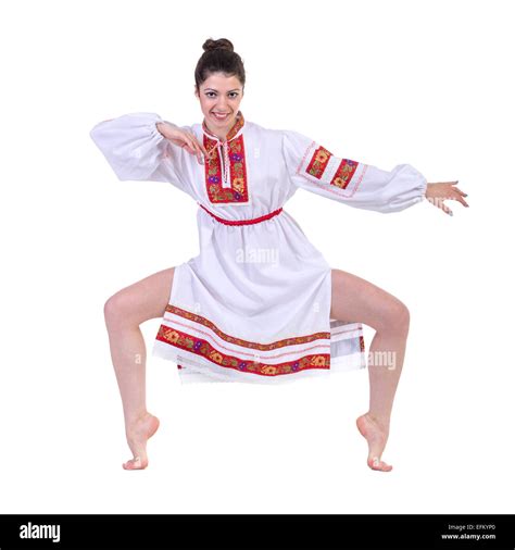 hermosa chica bailando en traje tradicional nacional polaco ucraniano ropa feliz sonrisa
