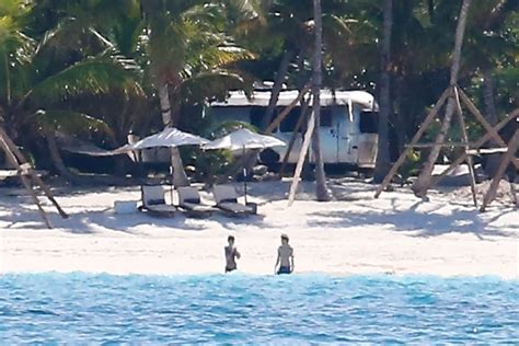 Taylor Swift Joe Alwyn Kiss On Tropical Getaway Pda Photos