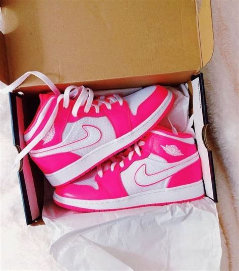 Jordan 1 Custom Pink In 2021 Hype Shoes Girls Shoes Swag Shoes