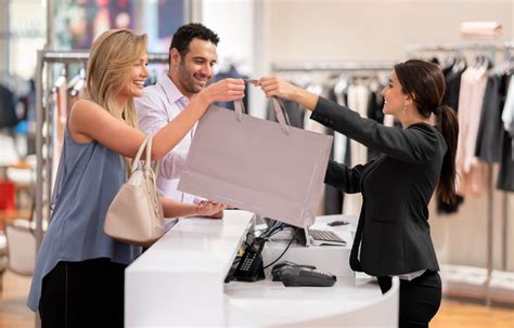 How to Impress Customers With These Useful Retail Customer Service Tips ...
