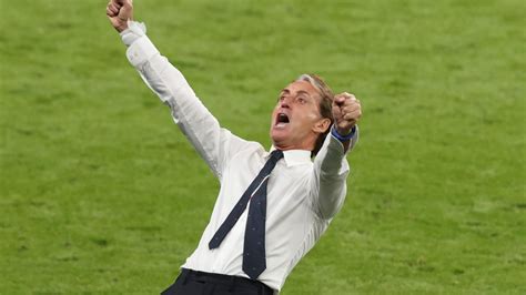 Roberto mancini (center) celebrates with his staff during euro 2020. Euro 2020 - Roberto Mancini insists Austria game tougher ...