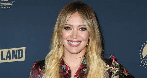 hilary duff to reprise ‘lizzie mcguire for disney 2019 d23 expo hilary duff lizzie
