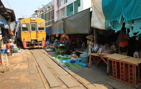 Pasiones Correr Viajar Maeklong Railway Market El Mercado En Las VÍas Del Tren