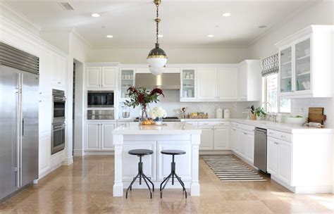 A kitchen cabinet makeover paper moon's austin team expertly assessed the kitchen makeover and took a long look at the client's goals. 16 Stylish Ideas For Decorating White Kitchen