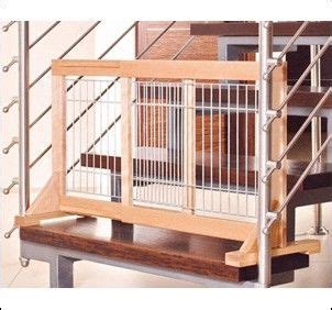 Dieses gitter hat den vorteil, dass es schnell und einfach mit einer klemmvorrichtung (ohne schrauben und zu bohren) zu befestigen ist. Hundeabsperrgitter aus Birkenholz | Small dogs, Door gate ...