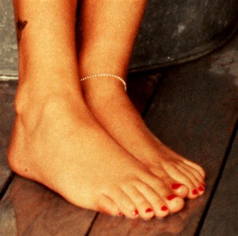 Tiffani Thiessens Feet