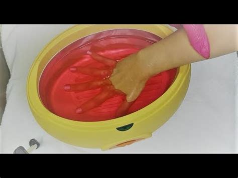 تشهد أظافر اليدين في هذه الحالة تغيرا حيث تصبح أكثر كثافة وأكثر اتساعا، وذلك بسبب إنتاج المزيد من الأنسجة، وعادة ما يكون التغيير غير مؤلم ويحدث في كلتا اليدين، وهذا. ‫كيف تقوم بحمام البرافين! TUTTORIAL! PARAFFINBATH!‬‎ - YouTube
