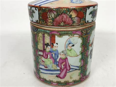 Stunning Signed Hand Painted Vintage Chinese Famille Rose Round