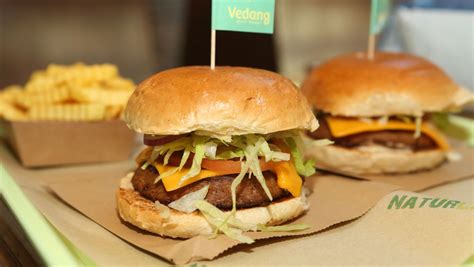 Us08862e1091) in realtime, charts und wichtige angaben wie news, umsätze, analysen, kennzahlen, . Beyond Meat Aktie Kursrally: McDonald's testet vegane PLT Burger - manager magazin