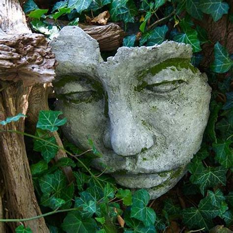 Create a reusable mold to easily cast your DIY Concrete Face Garden