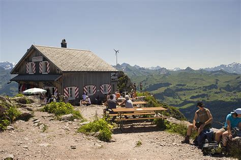 The grosser mythen (also grosse mythe) is a mountain in the schwyzer alps of central switzerland. Grosser Mythen / Schwyz / Die Schweiz / Fotos | Nies.ch