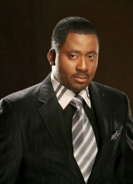 His father is from olowogbowo, lagos state, while his mother hails from illah, oshimili north. Lookbooknaija: Nollywood actor, Desmond Eliot enters politics to contest in 2015.