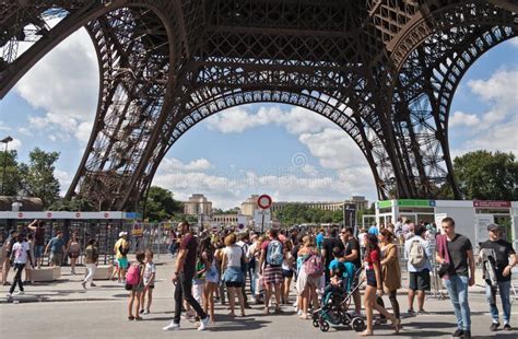 Tourists At Eiffel Tower Stock Image Image Of Attraction 2826503