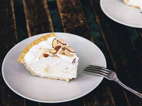 In just ten minutes, this chocolate cake can be baking in your oven, filling your home with the delectable aroma of warm chocolate. Chocolate Cake Filling |Best Filling Types and Flavors 2019 - best sweety co